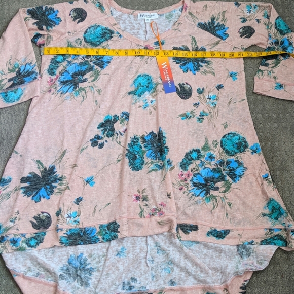 Wonderland Flowy Top - Picture 4 of 6